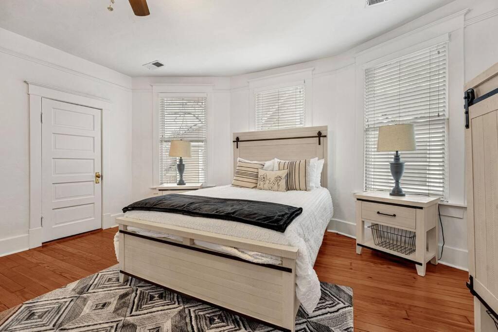 Exquisite Two-Story Home Located In Midtown Memphis Eksteriør bilde