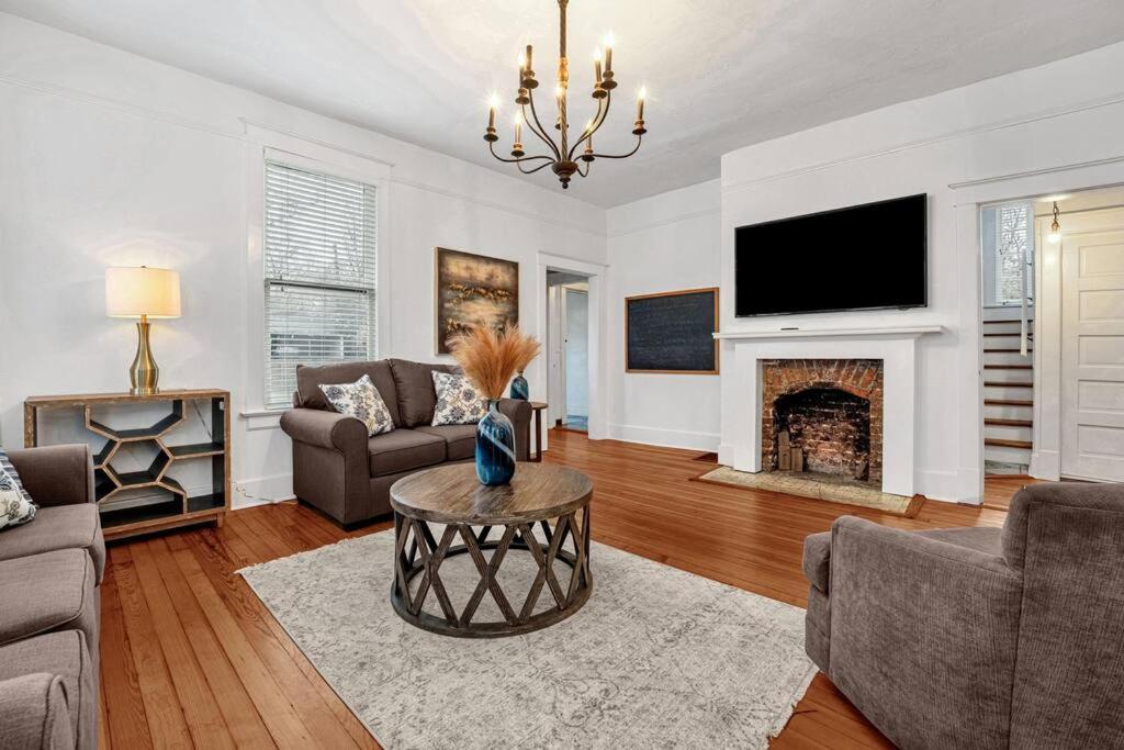 Exquisite Two-Story Home Located In Midtown Memphis Eksteriør bilde