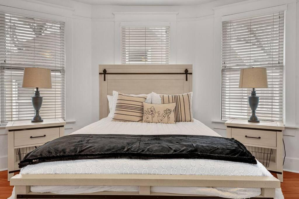 Exquisite Two-Story Home Located In Midtown Memphis Eksteriør bilde