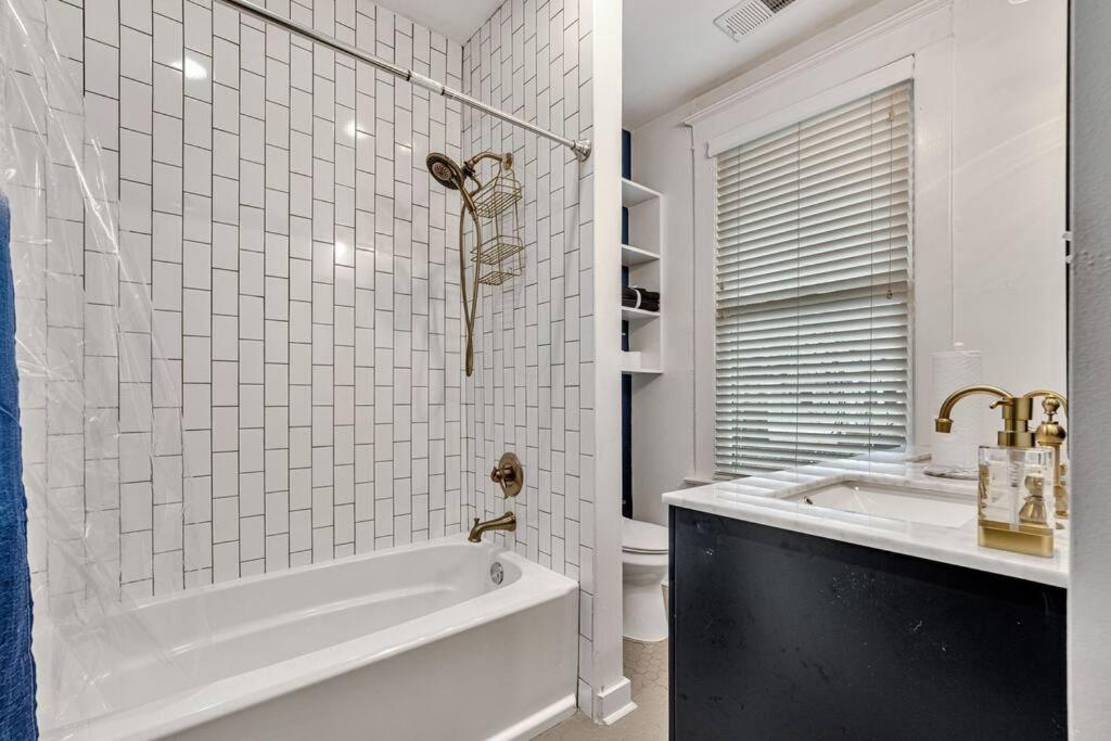 Exquisite Two-Story Home Located In Midtown Memphis Eksteriør bilde
