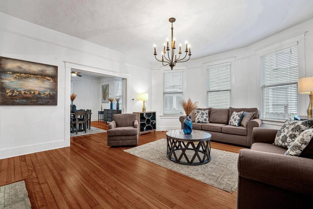Exquisite Two-Story Home Located In Midtown Memphis Eksteriør bilde