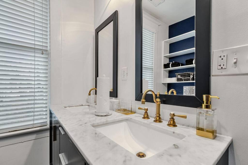 Exquisite Two-Story Home Located In Midtown Memphis Eksteriør bilde