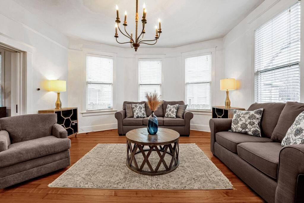Exquisite Two-Story Home Located In Midtown Memphis Eksteriør bilde