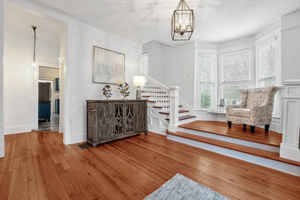 Exquisite Two-Story Home Located In Midtown Memphis Eksteriør bilde